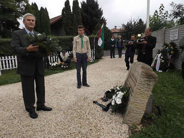 Tkés László EP-képvisel koszorúz a Glória Victis Emlékhelyen - Frigyesy Ágnes felvétele